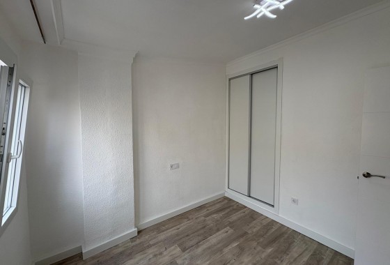 Resale - Apartment - Torrevieja - Estacion de autobuses