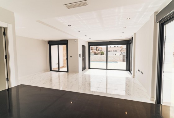 Obra nueva - Chalet - Orihuela Costa