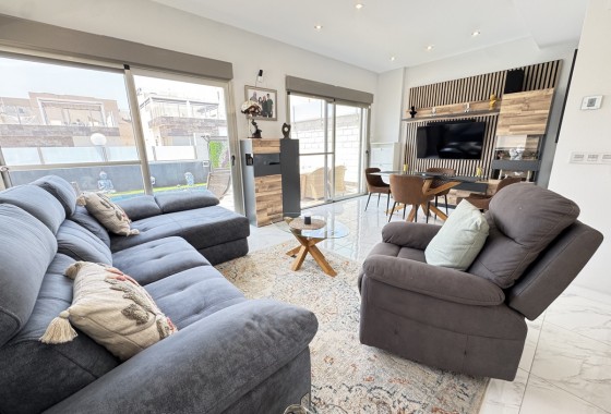 Resale - Detached Villa - Villamartin