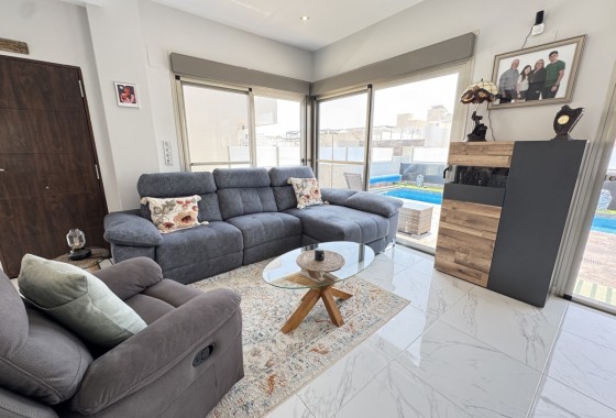 Resale - Detached Villa - Villamartin