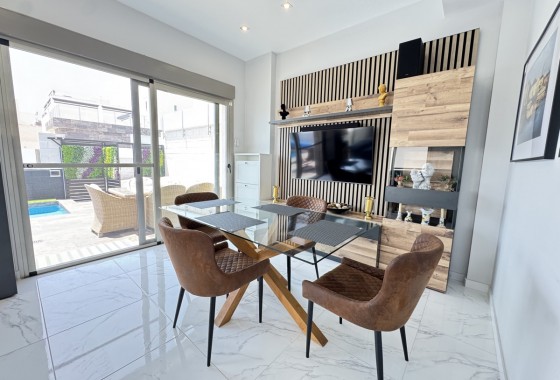 Resale - Detached Villa - Villamartin