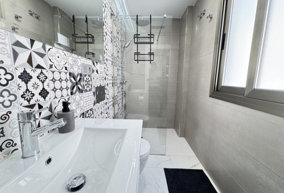 Resale - Detached Villa - Villamartin