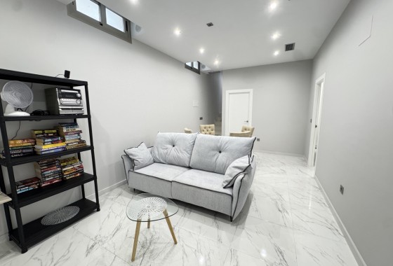 Resale - Detached Villa - Villamartin