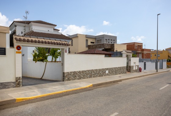 Revente - Villa - Los Montesinos - La herrada