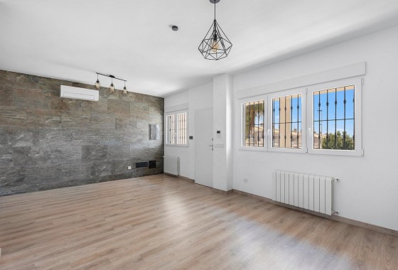 Revente - Villa - Torrevieja - Aguas nuevas 1