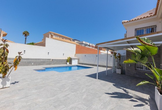 Revente - Villa - Torrevieja - Aguas nuevas 1