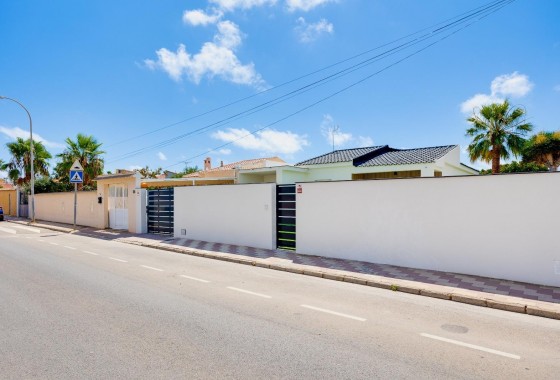 Segunda Mano - Chalet - Torrevieja - El limonar