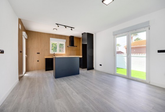 Segunda Mano - Chalet - Torrevieja - El limonar