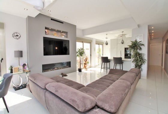 Resale - Detached Villa - Villamartin