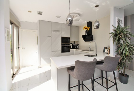 Resale - Detached Villa - Villamartin