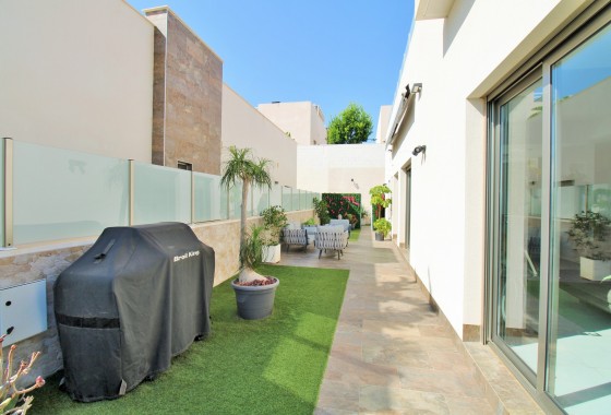 Resale - Detached Villa - Villamartin