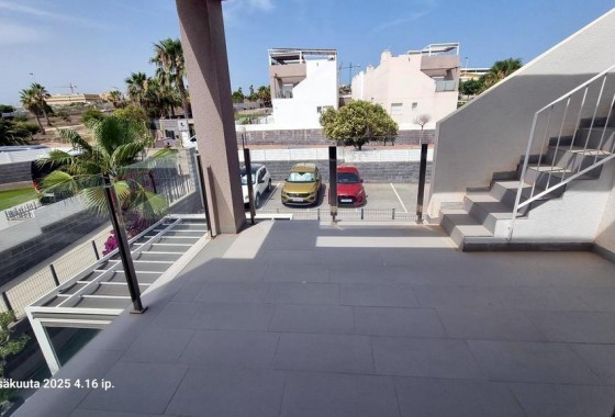 Segunda Mano - Chalet - Torrevieja - Aguas nuevas 1