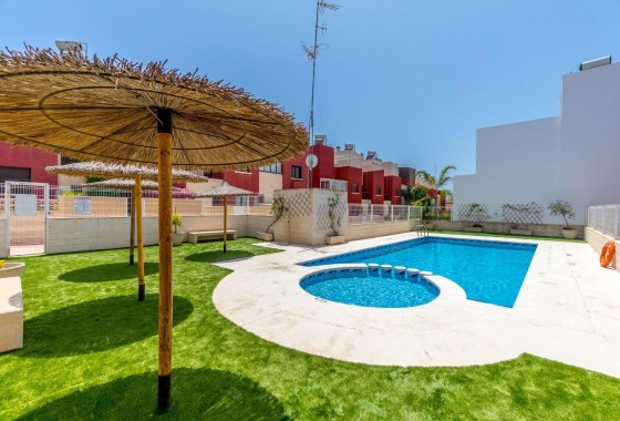 Revente - Terraced house / Townhouse - Torrevieja - Aguas nuevas 1