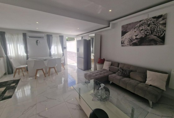 Revente - Villa - Torrevieja - Paseo maritimo