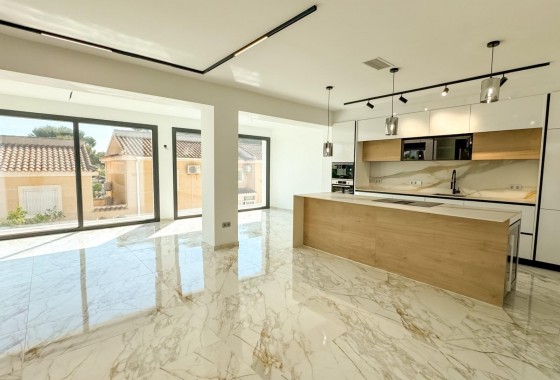 Revente - Villa - Torrevieja - Los balcones