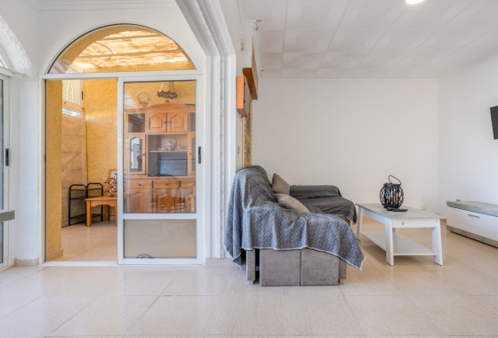 Revente - Villa - Torrevieja - Urbanización San Luis