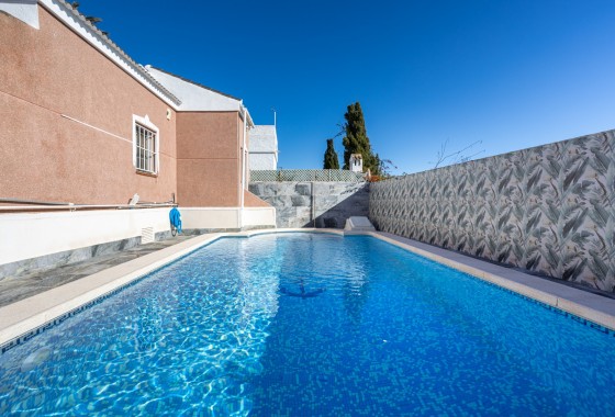 Revente - Villa - Torrevieja - Urbanización San Luis