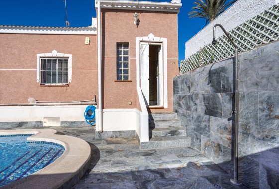 Revente - Villa - Torrevieja - Urbanización San Luis