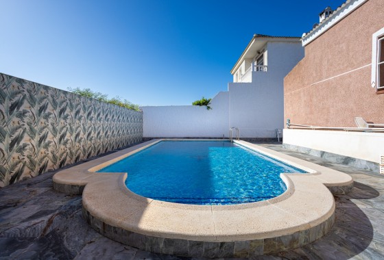 Revente - Villa - Torrevieja - Urbanización San Luis