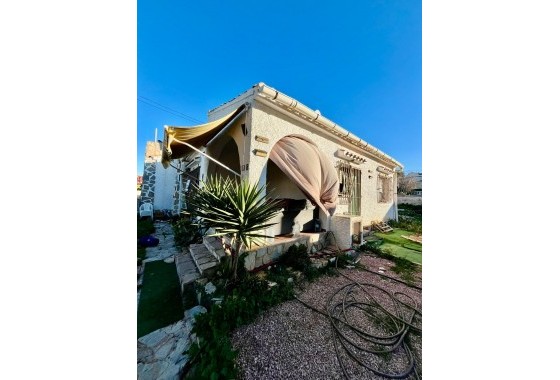 Revente - Villa - Torrevieja - Aguas nuevas 1