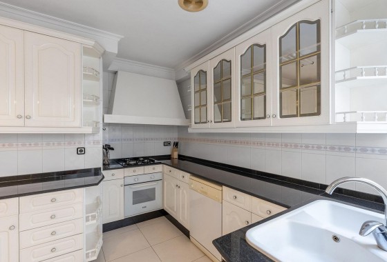 Resale - Apartment - Torrevieja - Paseo maritimo