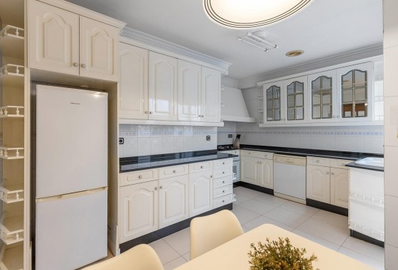 Resale - Apartment - Torrevieja - Paseo maritimo