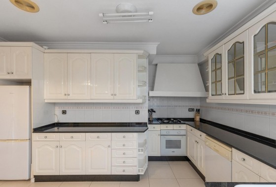 Resale - Apartment - Torrevieja - Paseo maritimo