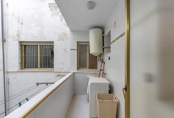 Resale - Apartment - Torrevieja - Paseo maritimo