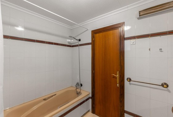 Resale - Apartment - Torrevieja - Paseo maritimo