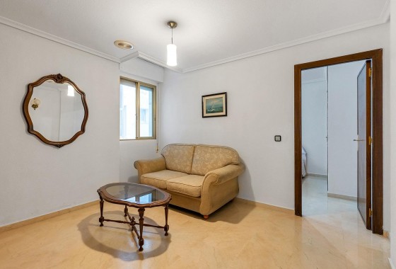 Resale - Apartment - Torrevieja - Paseo maritimo
