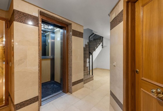 Resale - Apartment - Torrevieja - Paseo maritimo