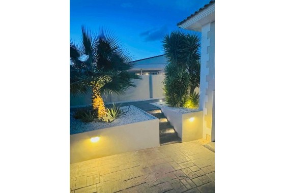 Resale - Detached Villa - Alfas del Pí - pueblo