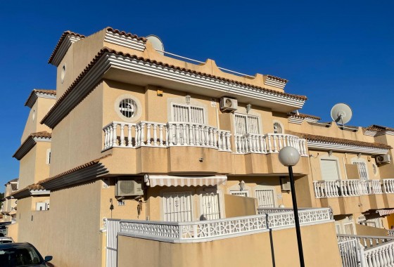 Resale - Townhouse - Villamartin