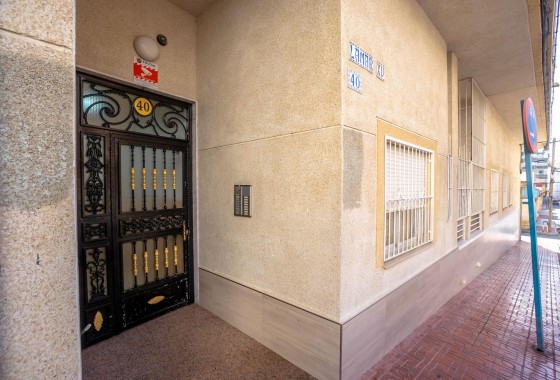 Resale - Apartment - Torrevieja - Centro