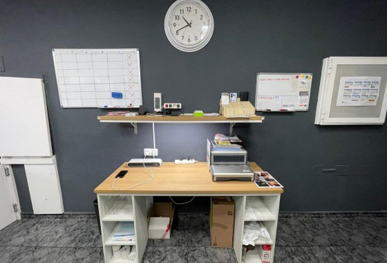 Alquiler a largo plazo - Local - Torrevieja - Centro