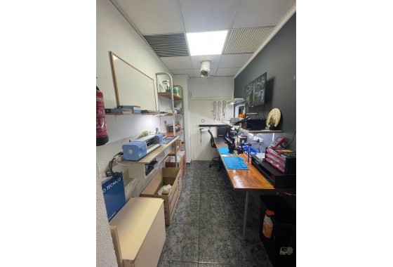 Alquiler a largo plazo - Local - Torrevieja - Centro