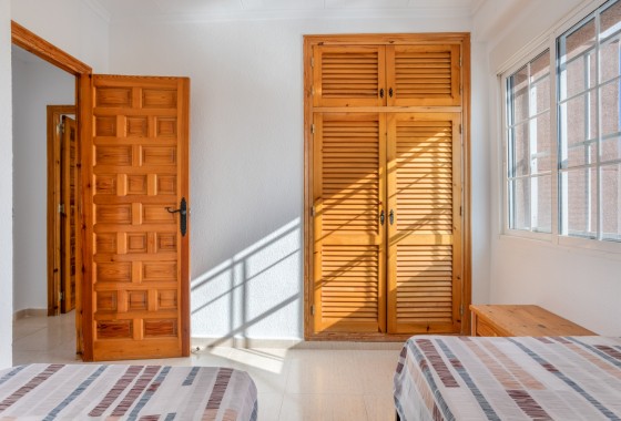 Revente - Villa - Torrevieja - Urbanización San Luis