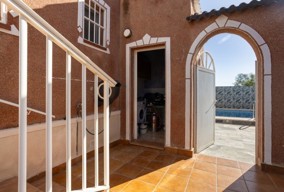 Revente - Villa - Torrevieja - Urbanización San Luis