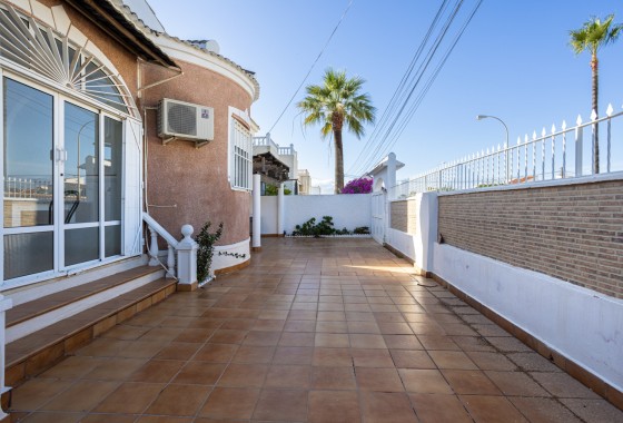 Revente - Villa - Torrevieja - Urbanización San Luis