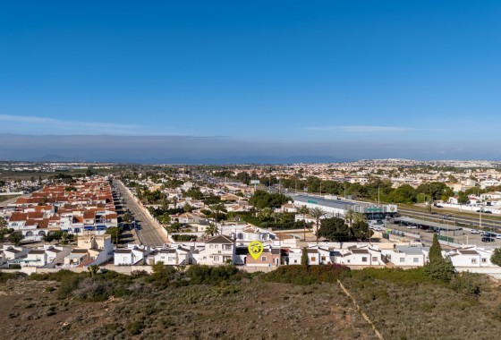 Revente - Villa - Torrevieja - Urbanización San Luis