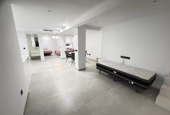 Resale - Detached Villa - Villamartin