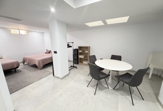 Resale - Detached Villa - Villamartin