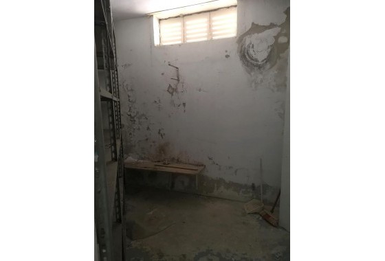 Segunda Mano - Trastero - Torrevieja - Estacion de autobuses