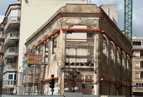 Alquiler a largo plazo - Local - Torrevieja - Paseo maritimo