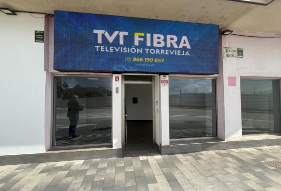 Alquiler a largo plazo - Local - Torrevieja - Paseo maritimo