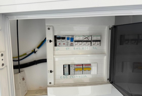 Alquiler a largo plazo - Local - Torrevieja - Paseo maritimo