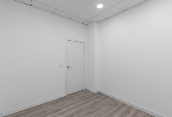 Revente - Commerce / Local - Torrevieja - La Mata pueblo