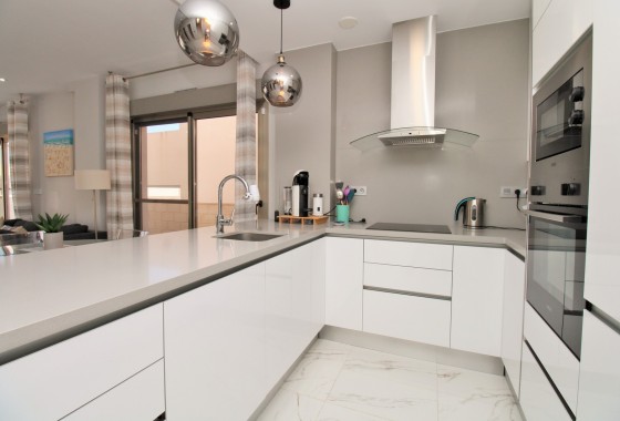 Resale - Detached Villa - Villamartin