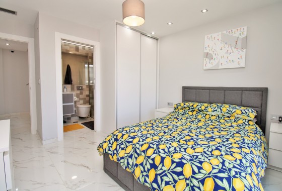 Resale - Detached Villa - Villamartin