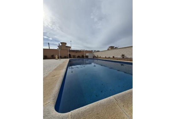 Revente - Villa - Torrevieja - El chaparral